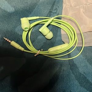 New 2 sets earbuds. Blue and green.